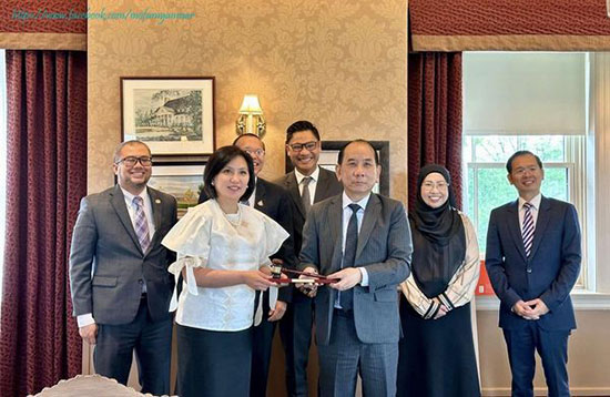 ကနေဒါနိုင်ငံဆိုင်ရာ မြန်မာသံအမတ်ကြီးက အာဆီယံကော်မတီ(အော်တာဝါ)၏ (၂၈၅)ကြိမ်မြောက် အစည်းအဝေး၊ အလှည့်ကျဥက္ကဋ္ဌတာဝန် လွှဲပြောင်းပေးအပ်သည့် အခမ်းအနားနှင့် အလုပ်သဘောနေ့လယ်စာစားပွဲ လက်ခံကျင်းပ