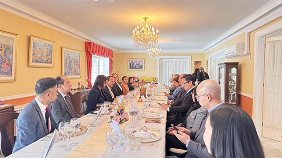 ကနေဒါနိုင်ငံဆိုင်ရာမြန်မာသံအမတ်ကြီး အာဆီယံကော်မတီသံရုံးအကြီးအကဲများ၏အစည်းအဝေးနှင့် အလုပ်သဘောနေ့လယ်စာစားပွဲသို့ တက်ရောက်