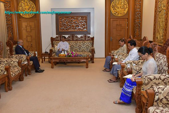 ပြည်ထောင်စုသမ္မတမြန်မာနိုင်ငံတော်၊ ဒုတိယဝန်ကြီးချုပ်နှင့် နိုင်ငံခြားရေးဝန်ကြီး ဌာန၊ ပြည်ထောင်စုဝန်ကြီး ဦးသန်းဆွေသည် ပြည်ထောင်စုသမ္မတမြန်မာနိုင်ငံတော်ဆိုင်ရာ ဘင်္ဂလားဒေ့ရှ်နိုင်ငံ သံအမတ်ကြီး ဒေါက်တာ မိုဟာမက် မွန်(န)ဝါ ဟူစိန် အား လက်ခံတွေ့ဆုံ