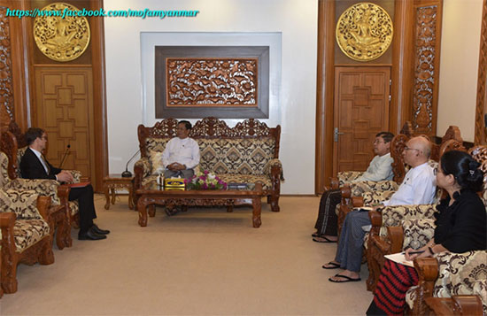 ဒုတိယဝန်ကြီးချုပ်နှင့် နိုင်ငံခြားရေးဝန်ကြီးဌာန၊ ပြည်ထောင်စုဝန်ကြီး ဦးသန်းဆွေက ICRC ၏ မြန်မာနိုင်ငံဆိုင်ရာ ဌာနေကိုယ်စားလှယ် Mr. Arnaud de Baecque အား လက်ခံတွေ့ဆုံ