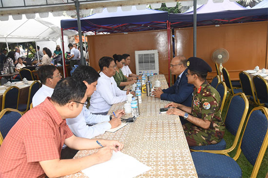 ပြည်ထောင်စုသမ္မတ မြန်မာနိုင်ငံတော် ဒုတိယဝန်ကြီးချုပ်နှင့် နိုင်ငံခြားရေးဝန်ကြီးဌာန ပြည်ထောင်စုဝန်ကြီး ဦးသန်းဆွေက မြန်မာနိုင်ငံဆိုင်ရာ ဘင်္ဂလားဒေ့ရှ်သံအမတ်ကြီး ဒေါက်တာ မိုဟာမက် မွန်(န)ဝါ ဟူစိန်ကို လက်ခံတွေ့ဆုံ