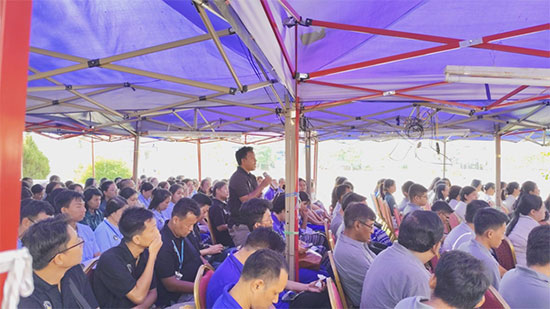 ဒုတိယဝန်ကြီးချုပ်နှင့် နိုင်ငံခြားရေးဝန်ကြီးဌာန ပြည်ထောင်စုဝန်ကြီးက ဝန်ထမ်းများနှင့် တွေ့ဆုံအားပေးစကားပြောကြားပြီး ဝန်ထမ်းတစ်ဦးချင်းစီ၏ လိုအပ်ချက်များအား မေးမြန်းဖြည့်ဆည်း