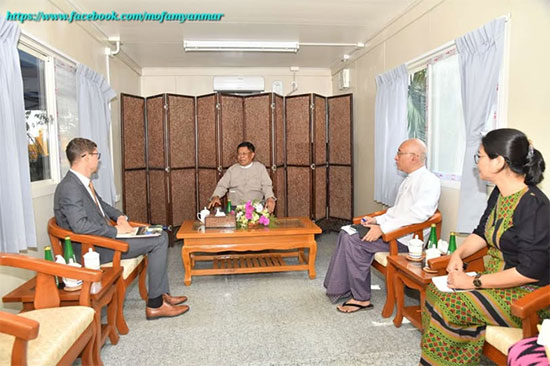 ဒုတိယဝန်ကြီးချုပ်နှင့် နိုင်ငံခြားရေးဝန်ကြီးဌာန၊ ပြည်ထောင်စုဝန်ကြီး ဦးသန်းဆွေက အပြည်ပြည်ဆိုင်ရာကြက်ခြေနီကော်မတီ (ICRC) ၏ မြန်မာနိုင်ငံဆိုင်ရာ ဌာနေကိုယ်စားလှယ် Mr. Arnaud de Baecque အား လက်ခံတွေ့ဆုံ