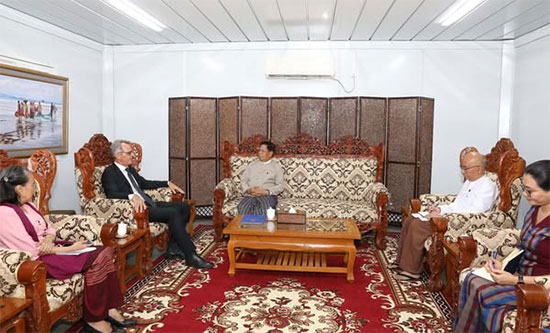 ဒုတိယဝန်ကြီးချုပ်နှင့် နိုင်ငံခြားရေးဝန်ကြီးဌာန၊ ပြည်ထောင်စုဝန်ကြီး ဦးသန်းဆွေက မြန်မာနိုင်ငံဆိုင်ရာ ကုလသမဂ္ဂယာယီဌာနေညှိနှိုင်းရေးမှူး/ လူသားချင်းစာနာ ထောက်ထားမှုဆိုင်ရာ ယာယီညှိနှိုင်းရေးမှူးနှင့် ကုလသမဂ္ဂ ကမ္ဘာ့စားနပ်ရိက္ခာအစီအစဉ် (WFP) ၏ မြန်မာနိုင်ငံဆိုင်ရာ ဌာနေကိုယ်စားလှယ်ဖြစ်သူ Mr. Michael Dunford အား လက်ခံတွေ့ဆုံ