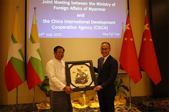 ဒုတိယဝန်ကြီးချုပ်နှင့် နိုင်ငံခြားရေးဝန်ကြီးဌာန၊ ပြည်ထောင်စုဝန်ကြီးဦးဆောင်သည့် ကိုယ်စားလှယ်အဖွဲ့နှင့် တရုတ်နိုင်ငံတကာဖွံ့ဖြိုးမှုပူးပေါင်းဆောင်ရွက်ရေးအေဂျင်စီ (CIDCA) ဥက္ကဋ္ဌ ဦးဆောင်သည့်ကိုယ်စားလှယ်အဖွဲ့တို့ တွေ့ဆုံဆွေးနွေး (၂၄-၇-၂၀၂၅ ရက်၊ နေပြည်တော်)