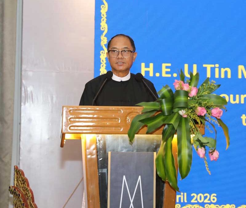 ပြည်ထောင်စုသမ္မတ မြန်မာနိုင်ငံတော် သမ္မတအသစ် ကတိသစ္စာပြုခြင်း အခမ်းအနားသို့ တက်ရောက်လာကြသည့် နိုင်ငံအသီးသီးမှ ကိုယ်စားလှယ်အဖွဲ့များ အား နိုင်ငံခြားရေးဝန်ကြီးဌာန၊ ပြည်ထောင်စုဝန်ကြီး ဦးတင်မောင်ဆွေက ညစာစားပွဲ ဖြင့် တည်ခင်းဧည့်ခံ